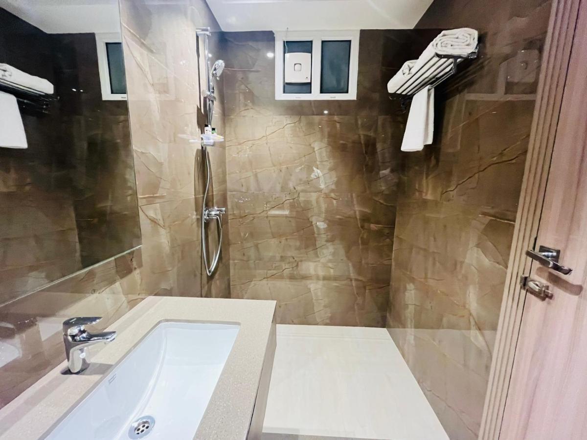 Hotel The Royal Vista Waranasi Zewnętrze zdjęcie