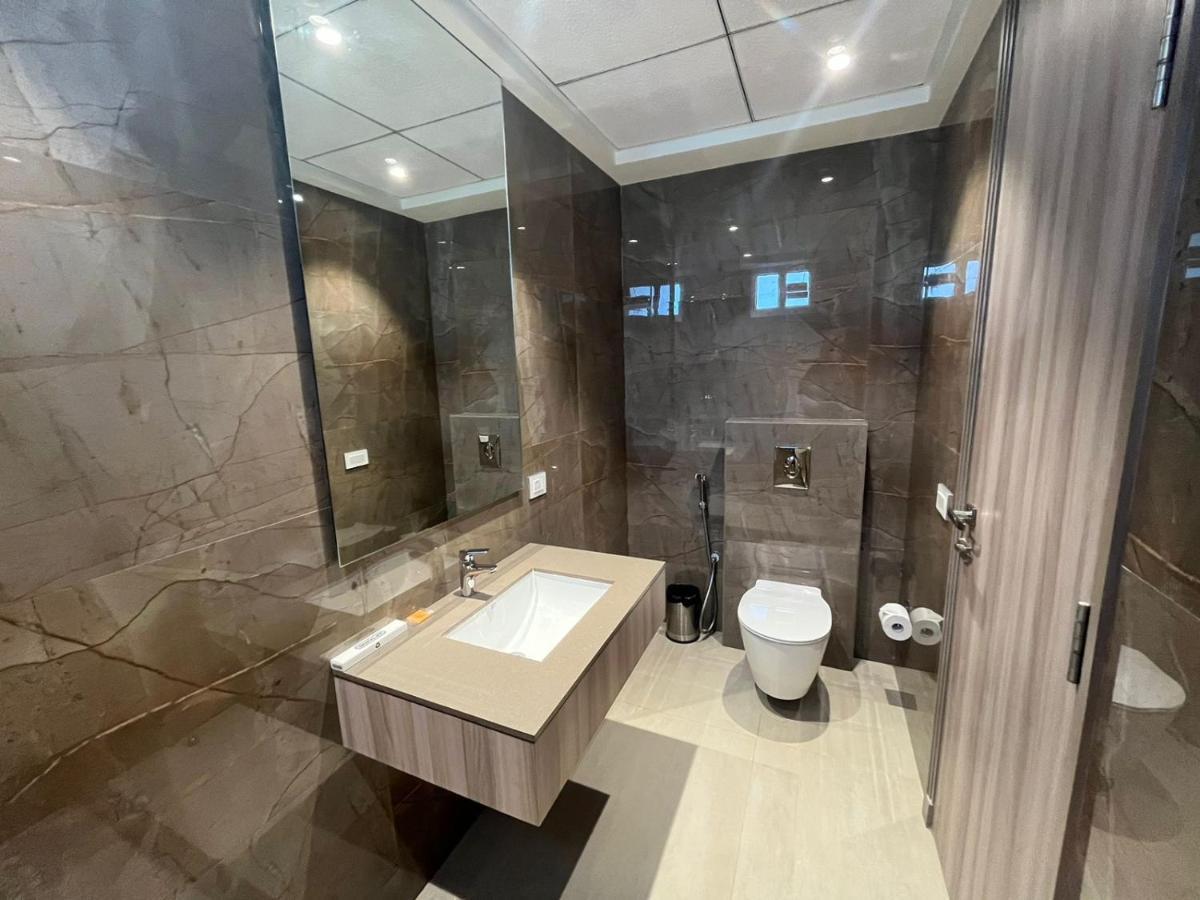 Hotel The Royal Vista Waranasi Zewnętrze zdjęcie