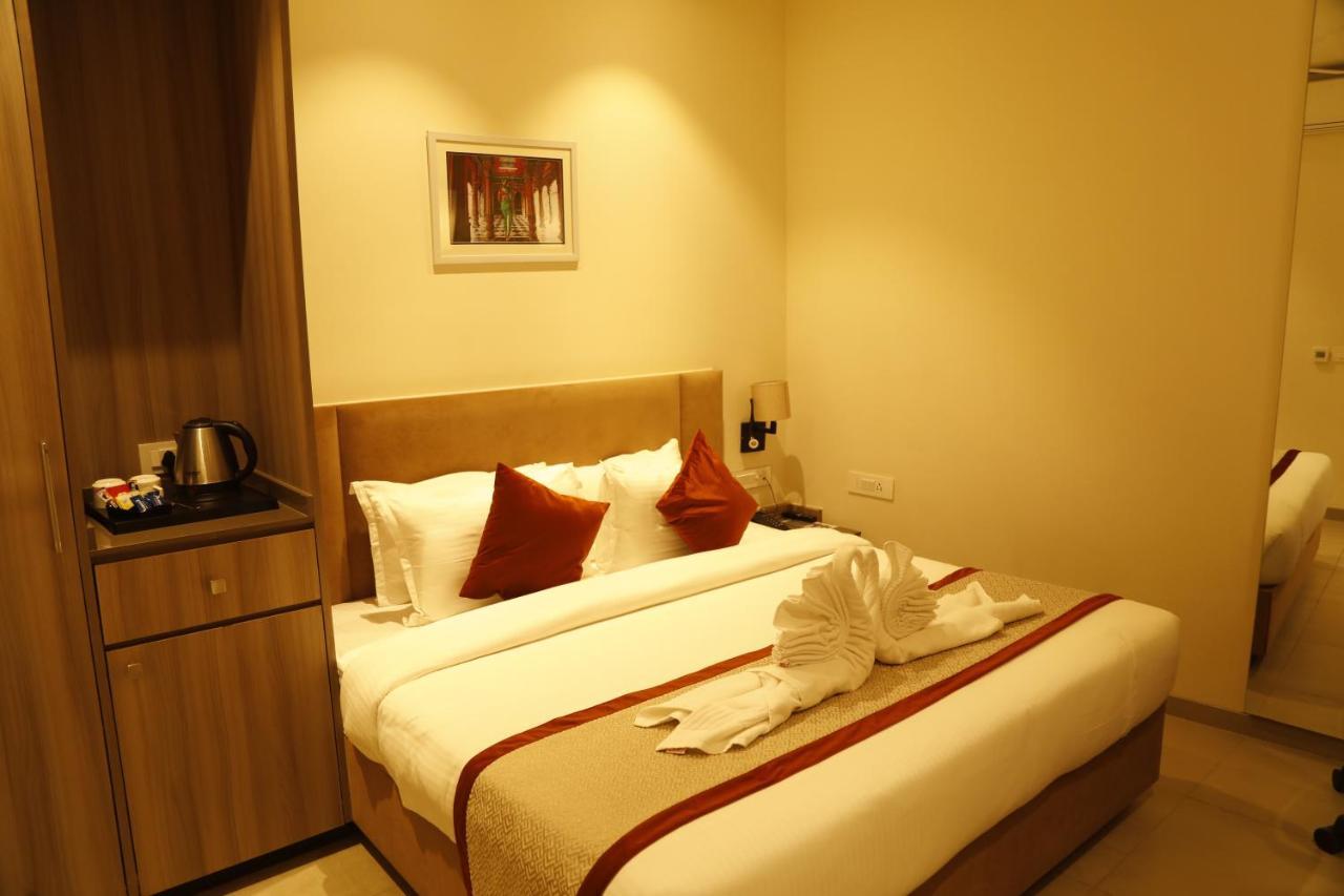 Hotel The Royal Vista Waranasi Zewnętrze zdjęcie