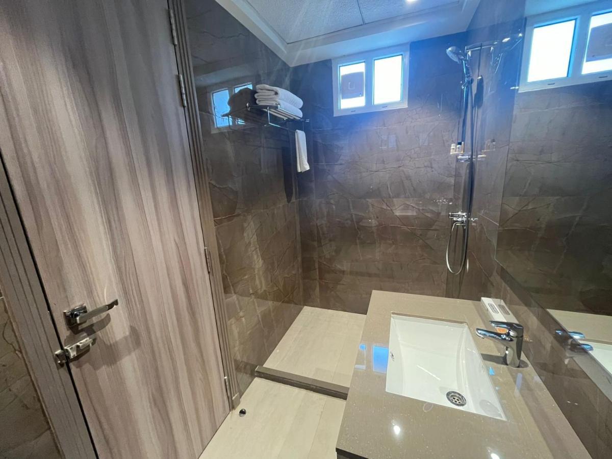 Hotel The Royal Vista Waranasi Zewnętrze zdjęcie