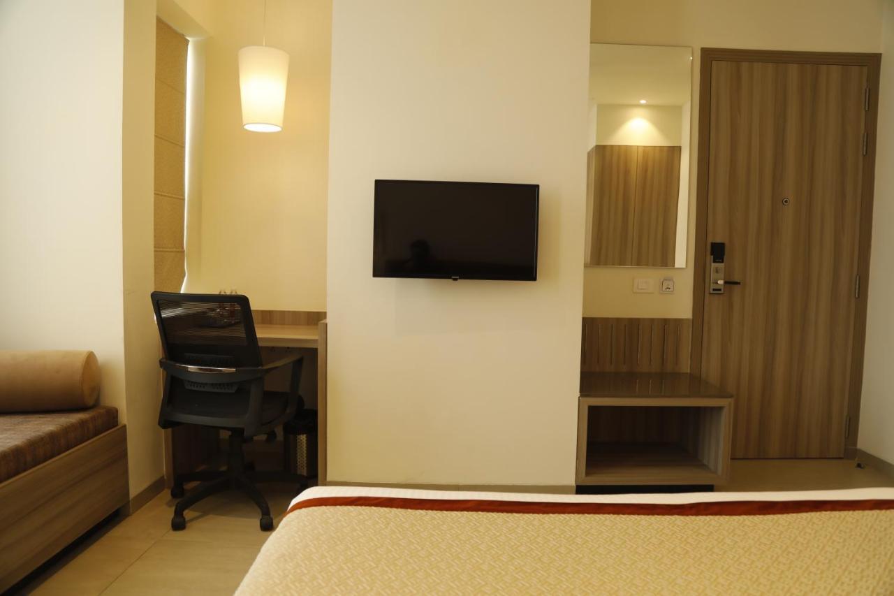 Hotel The Royal Vista Waranasi Zewnętrze zdjęcie