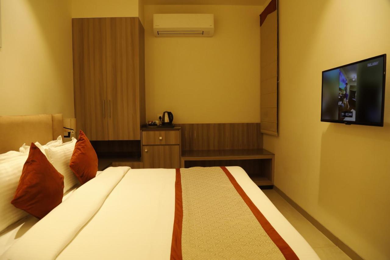 Hotel The Royal Vista Waranasi Zewnętrze zdjęcie