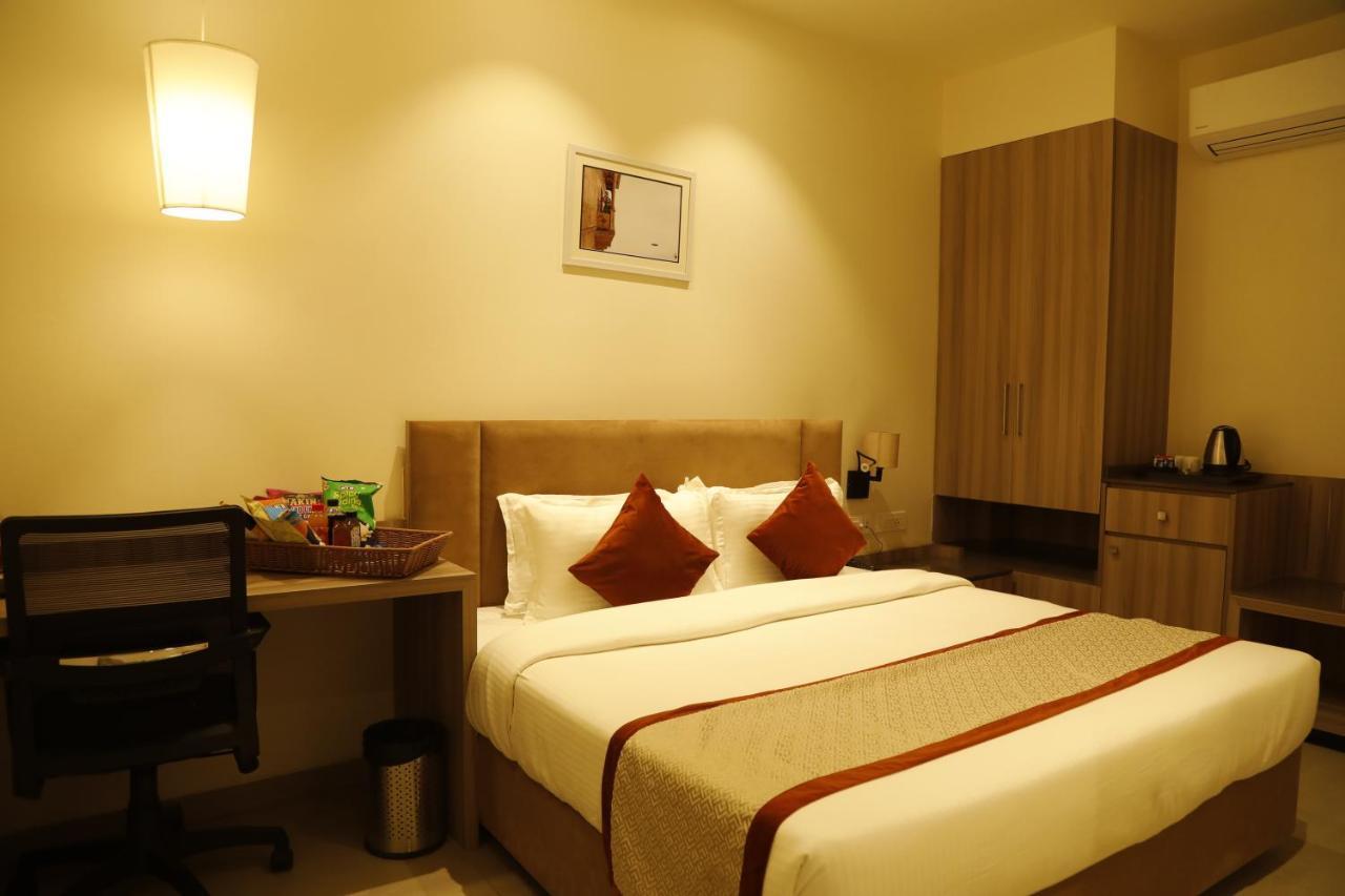 Hotel The Royal Vista Waranasi Zewnętrze zdjęcie