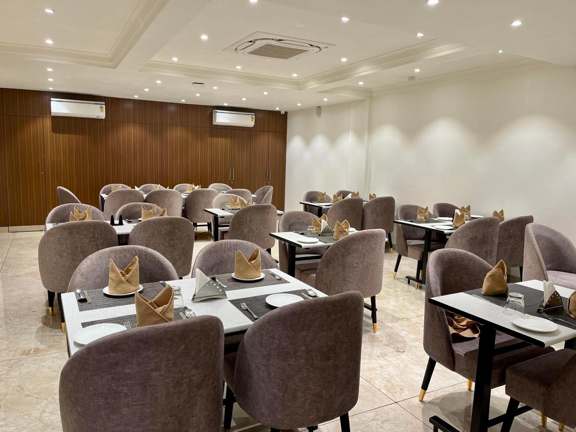 Hotel The Royal Vista Waranasi Zewnętrze zdjęcie