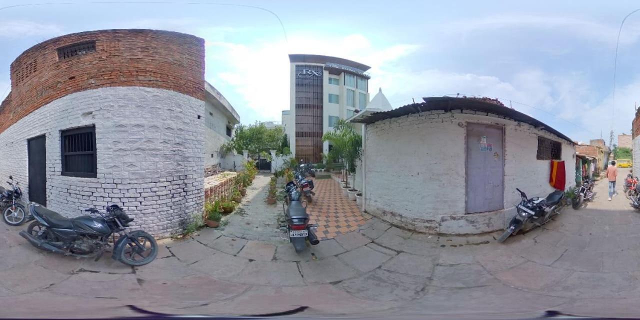 Hotel The Royal Vista Waranasi Zewnętrze zdjęcie